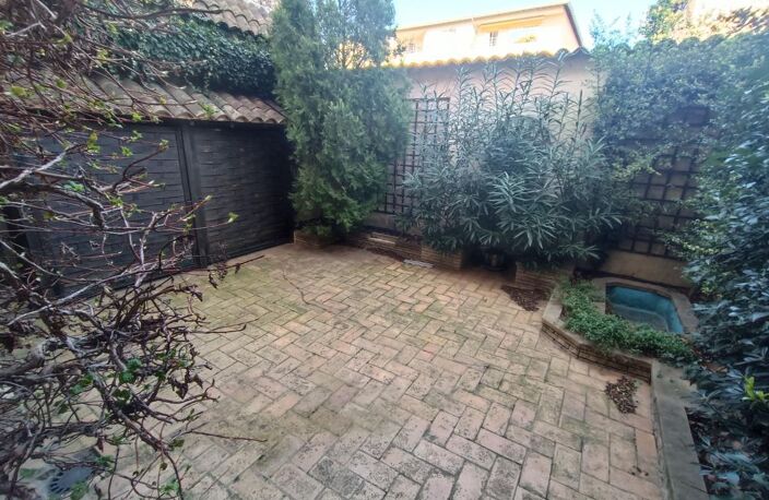 Maison à vendre Intra muros Avignon - garage, jardin / patio — photo 4