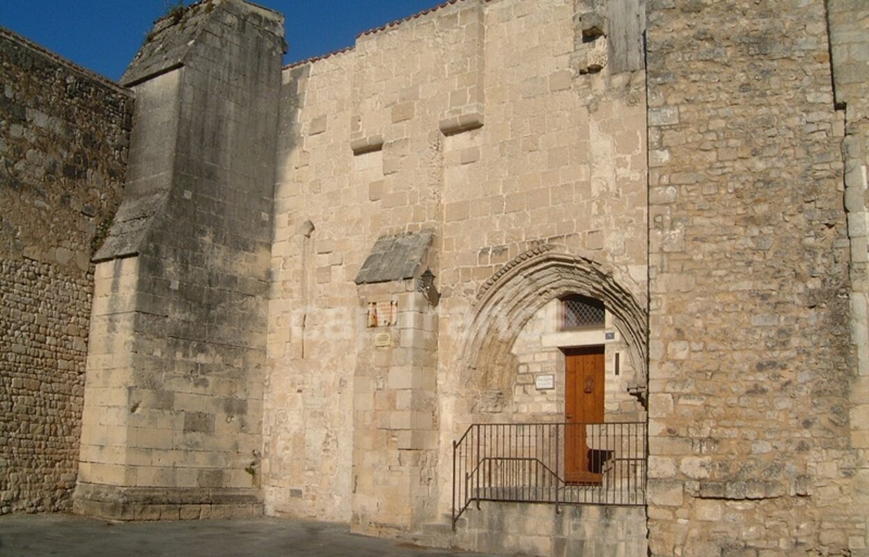 maison 6 pièces 373 m2 à vendre à Saint-Jean-d'Angély (17400)