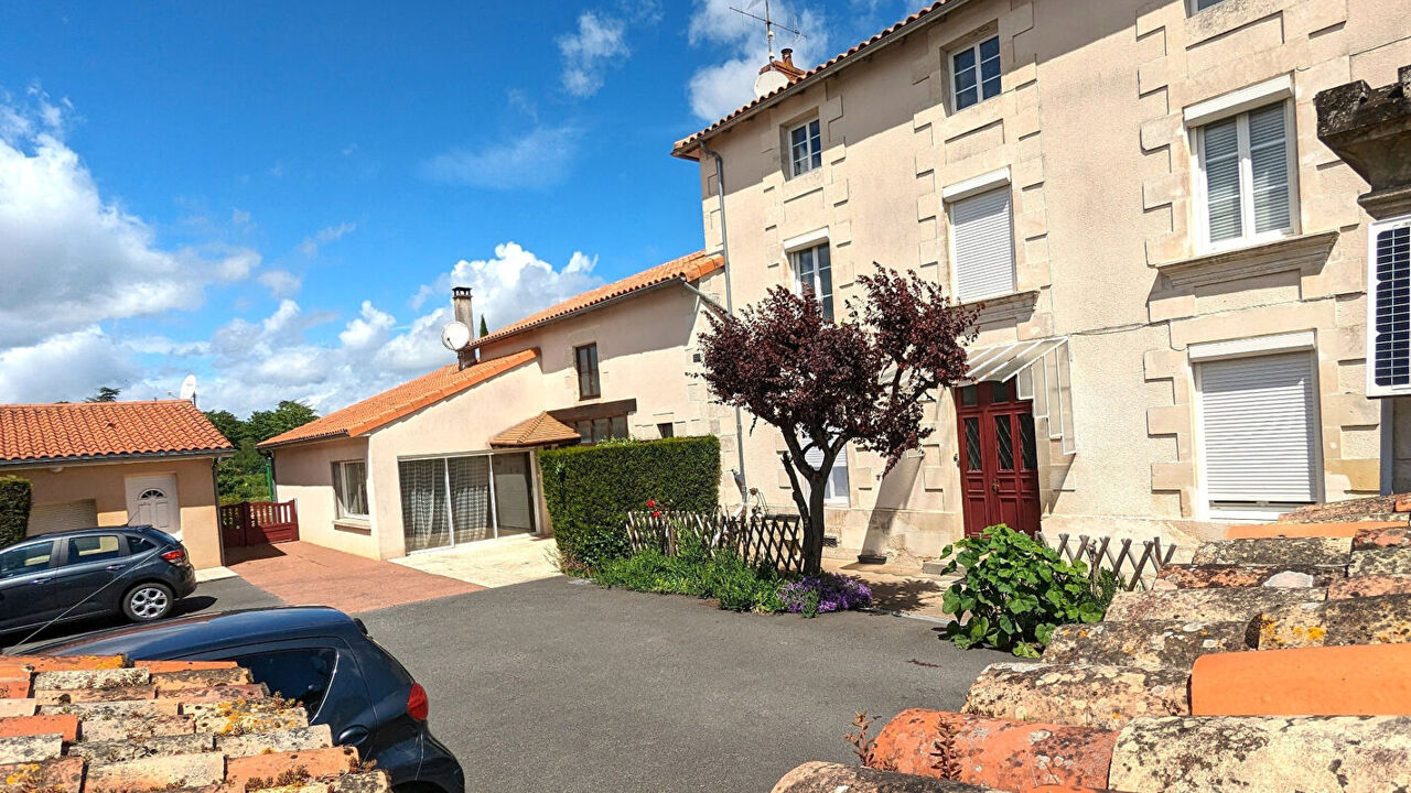 maison 11 pièces 270 m2 à vendre à Saint-Georges-Lès-Baillargeaux (86130)