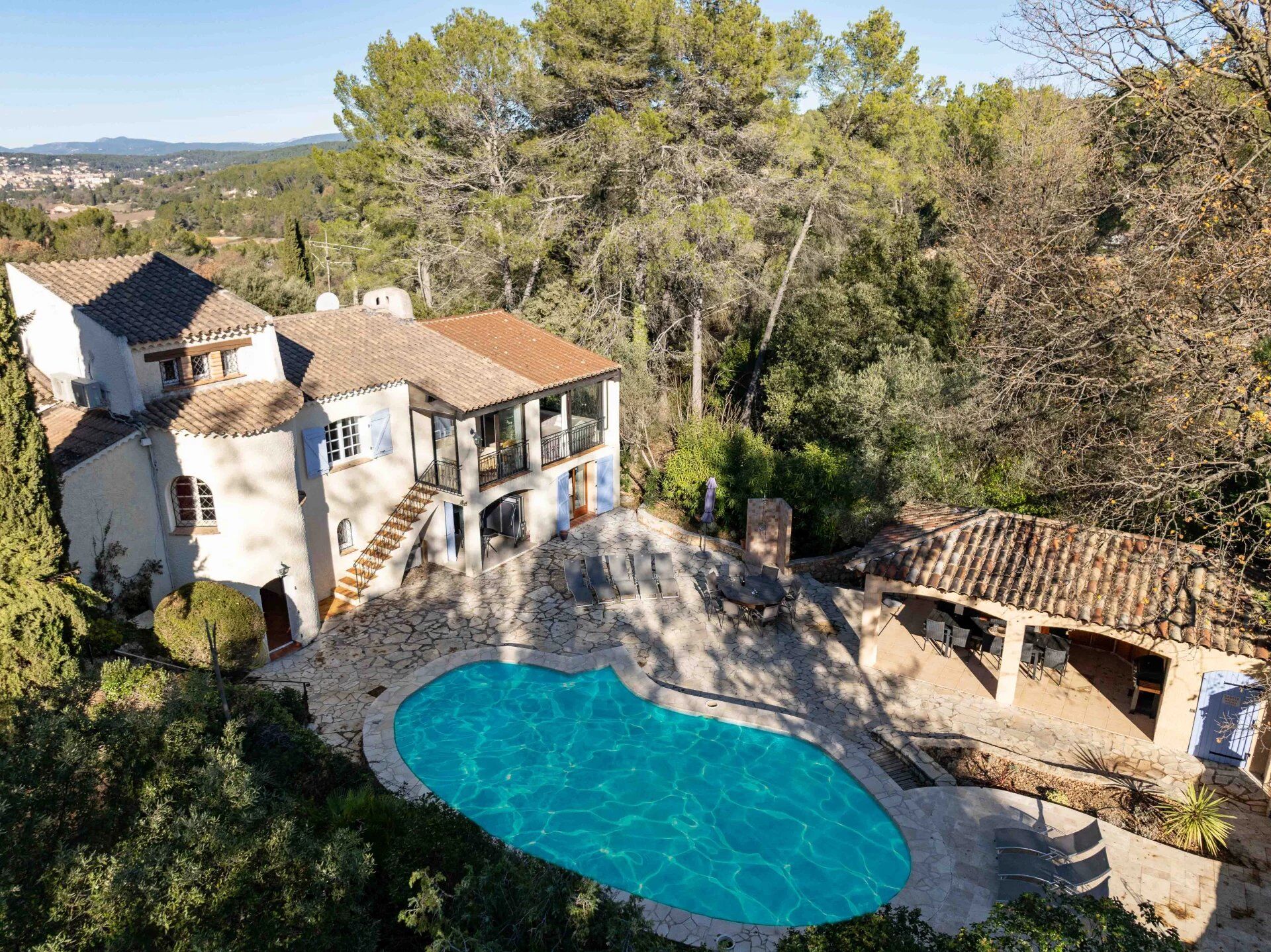 Villa / Maison  T9 à vendre Lorgues 83510