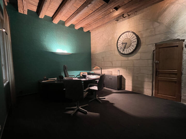 Location de bureaux dans un immeuble ancien - 15 cours Gambe — photo 1