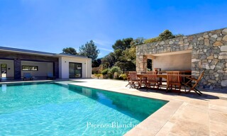 Maison 8 Pièces 320 m² à vendre à Nîmes (30000)