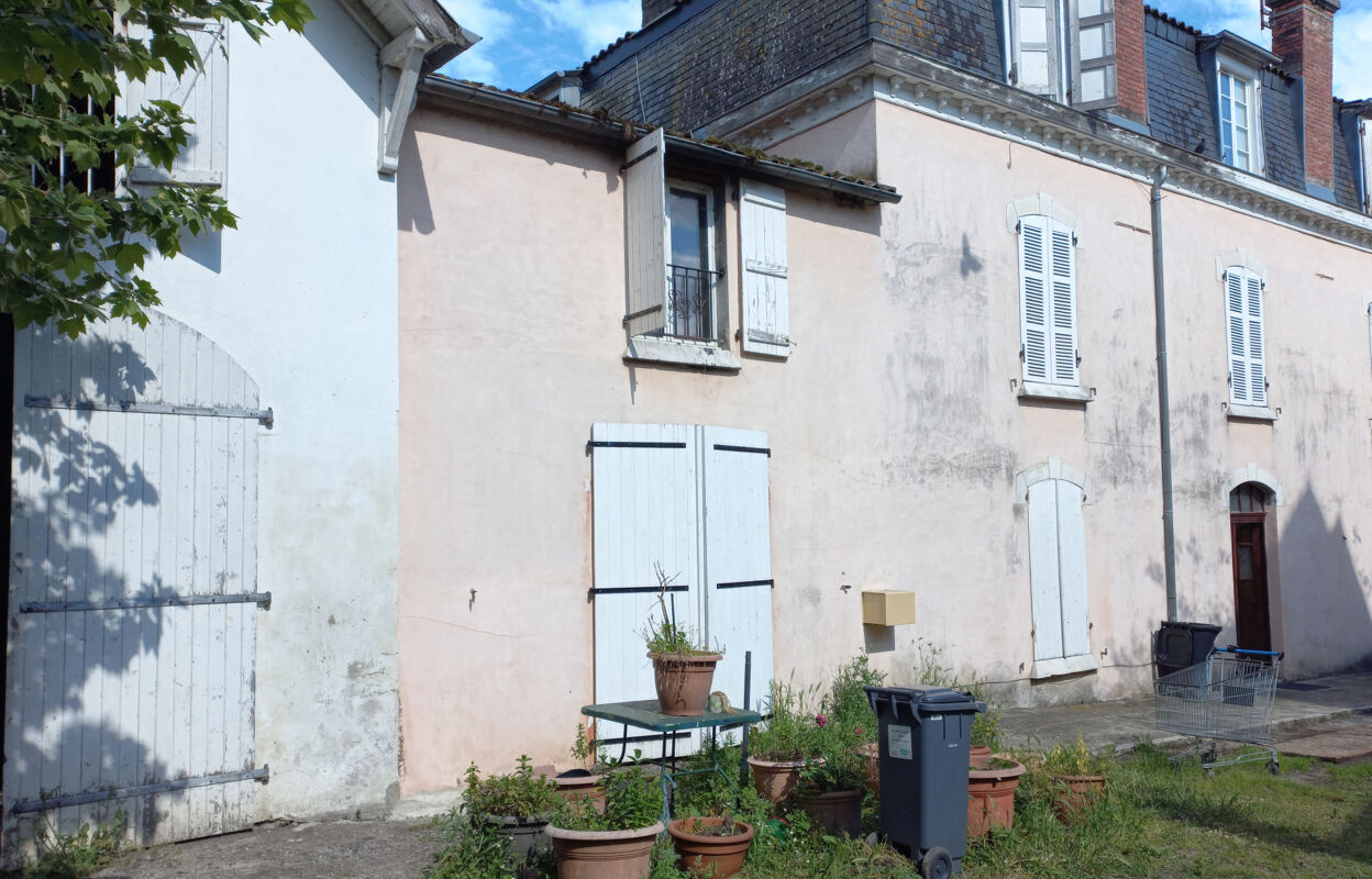 immeuble  pièces 350 m2 à vendre à Sauveterre-de-Béarn (64390)