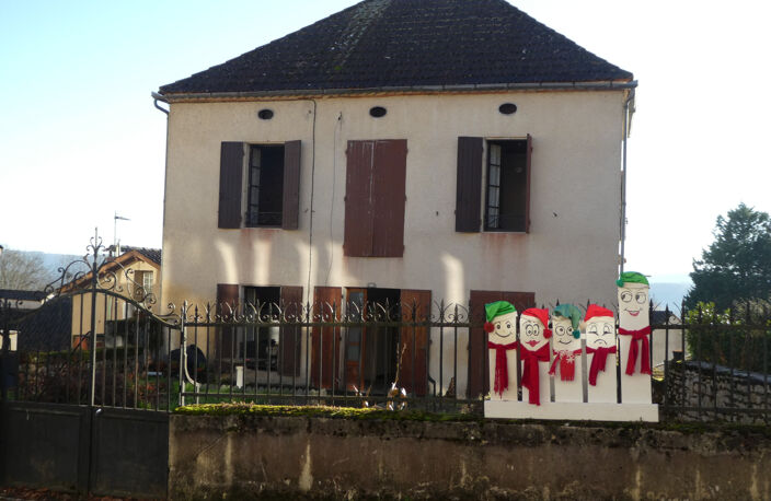 DANS LE LOT - MAISON DE VILLAGE EN PIERRE — photo 2