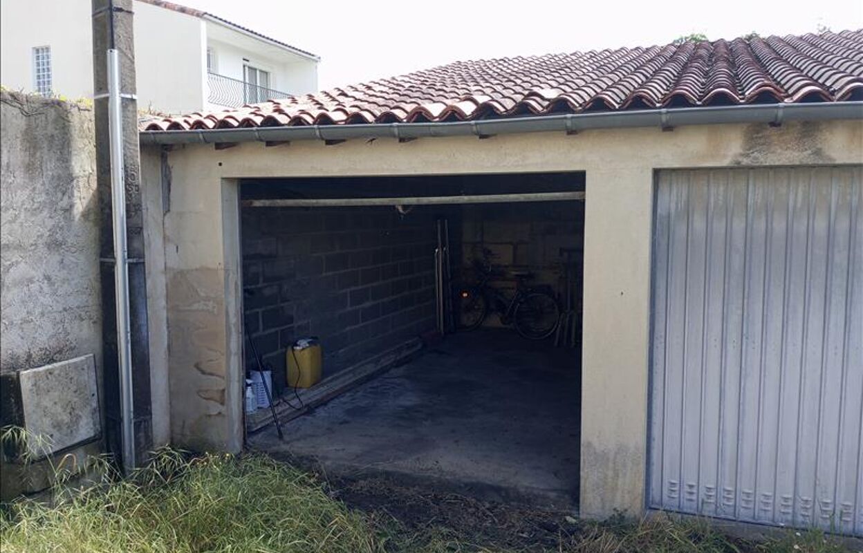 garage  pièces  m2 à vendre à Saintes (17100)