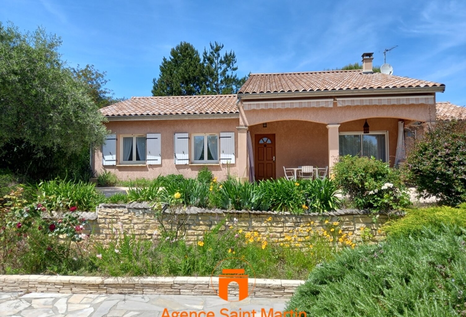 Villa — photo 1