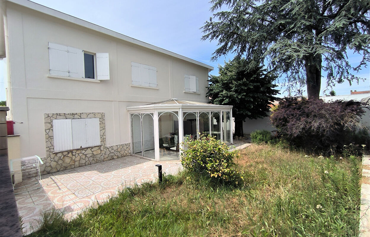 immeuble  pièces 220 m2 à vendre à Cenon (33150)