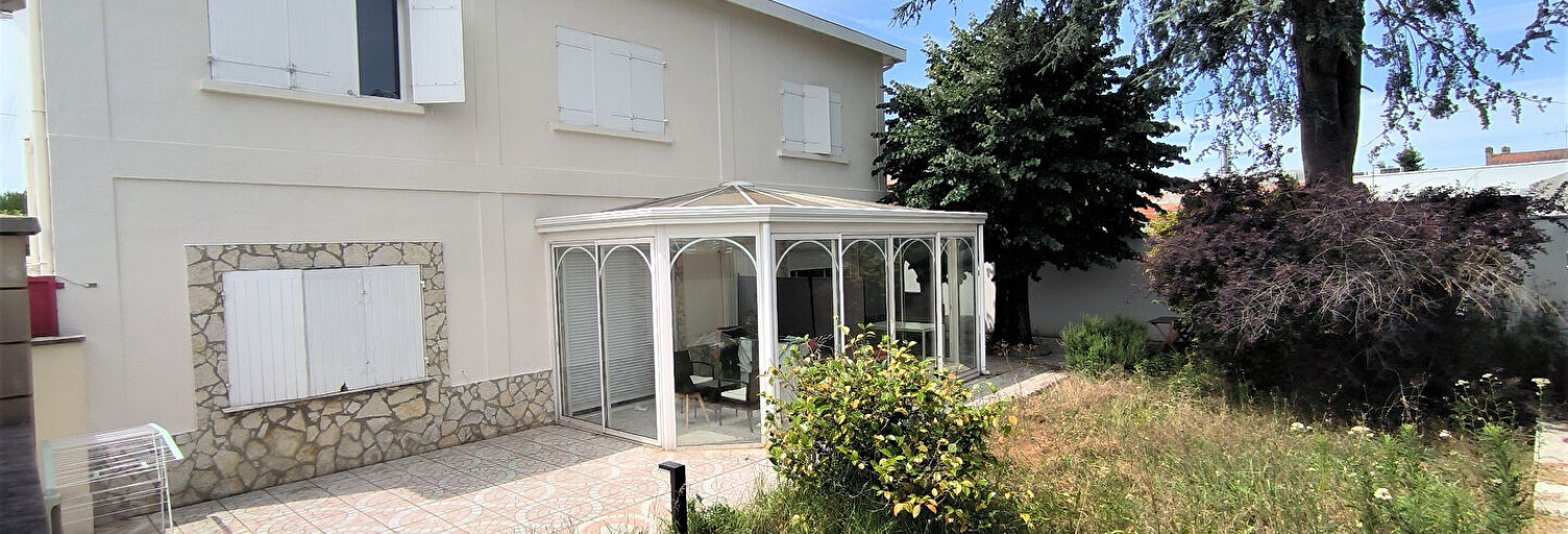 Immeuble  220 m² à vendre à Cenon (33150)