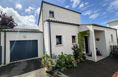 vente maison 634 000 € à proximité de Saint-Romain-de-Benet (17600)