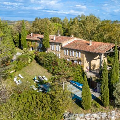 Maison 20 pièces 725000 €