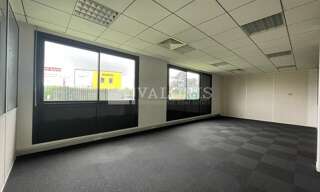 Bureau  340 m² à louer à Chassieu (69680)