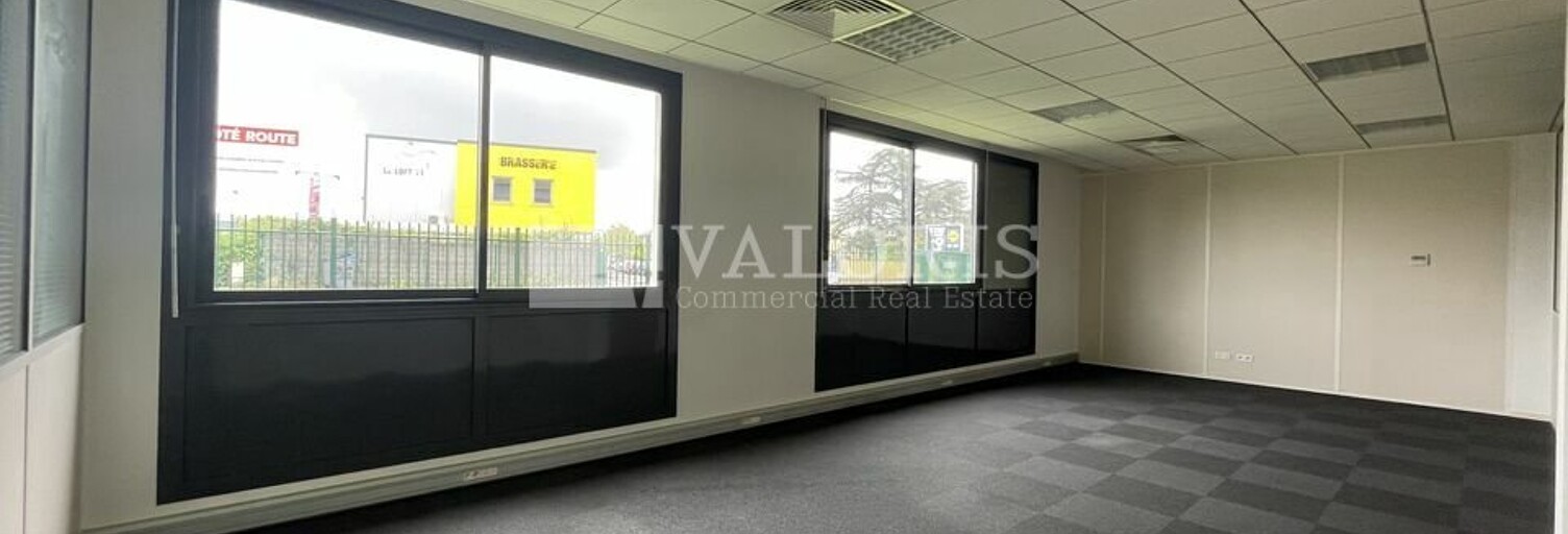 Bureau  340 m² à louer à Chassieu (69680)