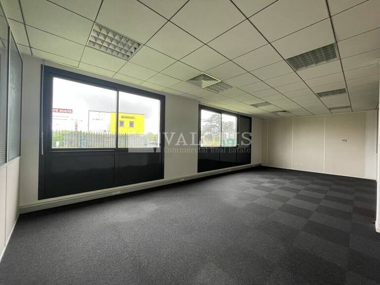 BUREAUX à LOUER — photo 1