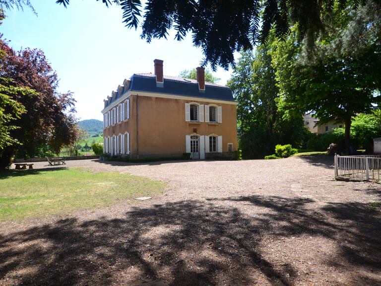 NORD OUEST LYONNAIS, PROPRIETE DE FAMILLE, 600 m2 hab., - Parc clos et arboré 4 900 m2 — photo 1