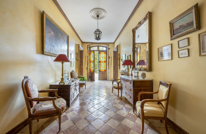 NORD OUEST LYONNAIS, PROPRIETE DE FAMILLE, 600 m2 hab., - Parc clos et arboré 4 900 m2 — photo 2