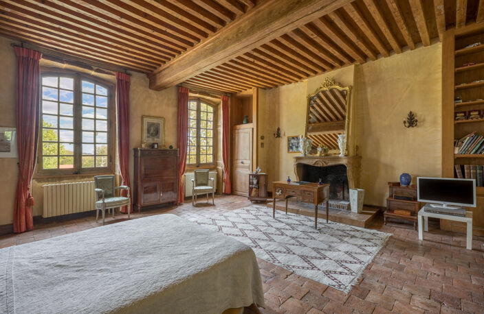 NORD OUEST LYONNAIS, PROPRIETE DE FAMILLE, 600 m2 hab., - Parc clos et arboré 4 900 m2 — photo 5