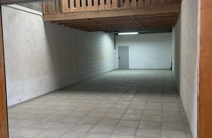 Local commercial de 70 m2 à louer dans galerie marchande à Anneyron — photo 2