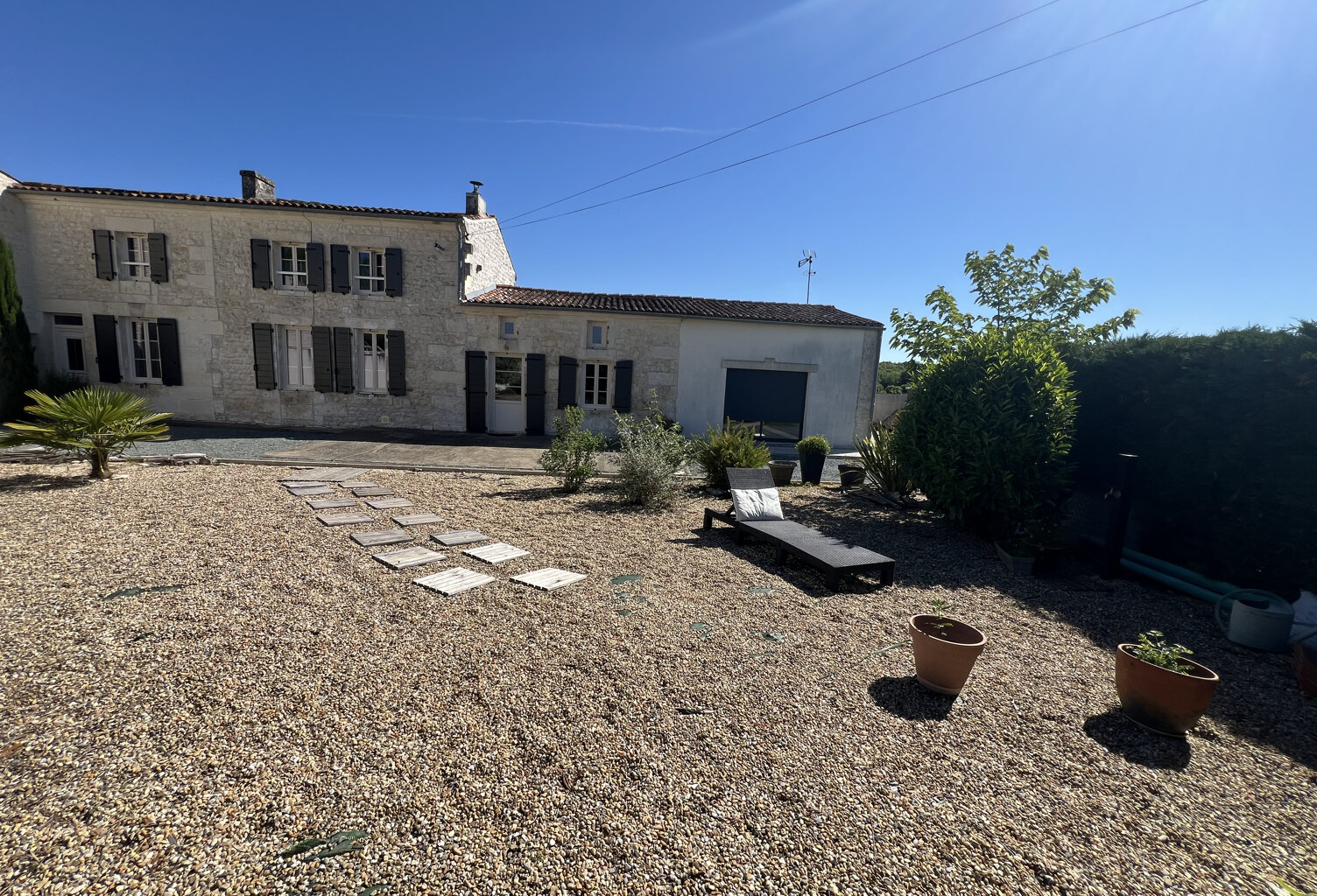 MAISON CHARENTAISE PROCHE DE SAINTES — photo 1