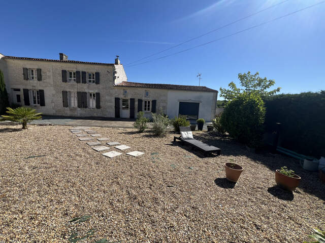 MAISON CHARENTAISE PROCHE DE SAINTES — photo du bien