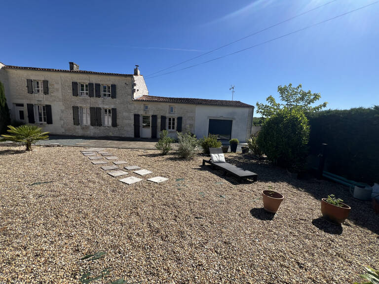 MAISON CHARENTAISE PROCHE DE SAINTES — photo 1