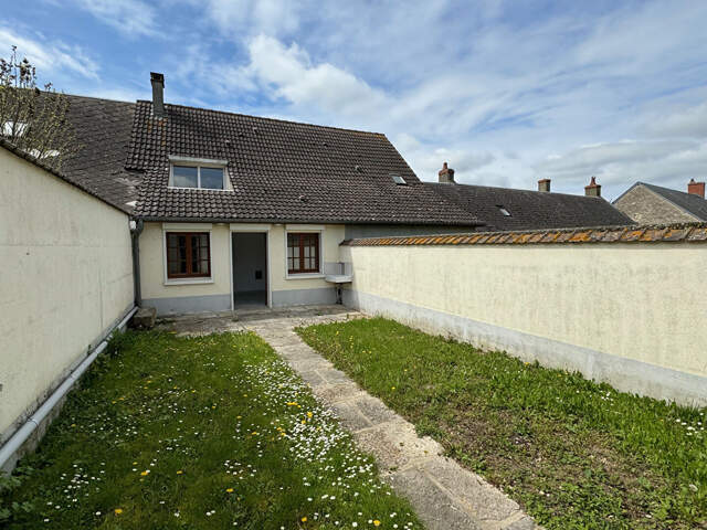 Immeuble La Chapelle Saint Ursin LOCAL ET APT 5 pièce(s) 83 m2 — photo du bien