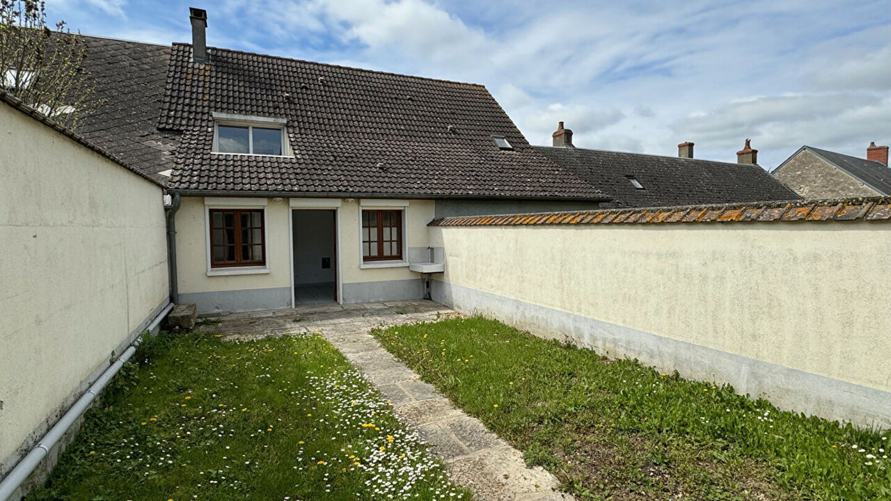 immeuble  pièces 130 m2 à vendre à La Chapelle-Saint-Ursin (18570)