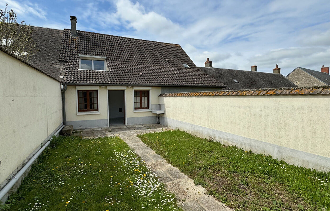 immeuble  pièces 130 m2 à vendre à La Chapelle-Saint-Ursin (18570)