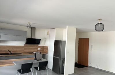 location appartement 720 € CC /mois à proximité de Saint-Ay (45130)