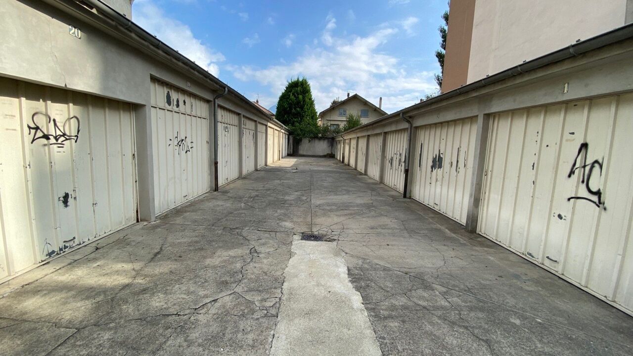 garage  pièces 16 m2 à louer à Grenoble (38100)