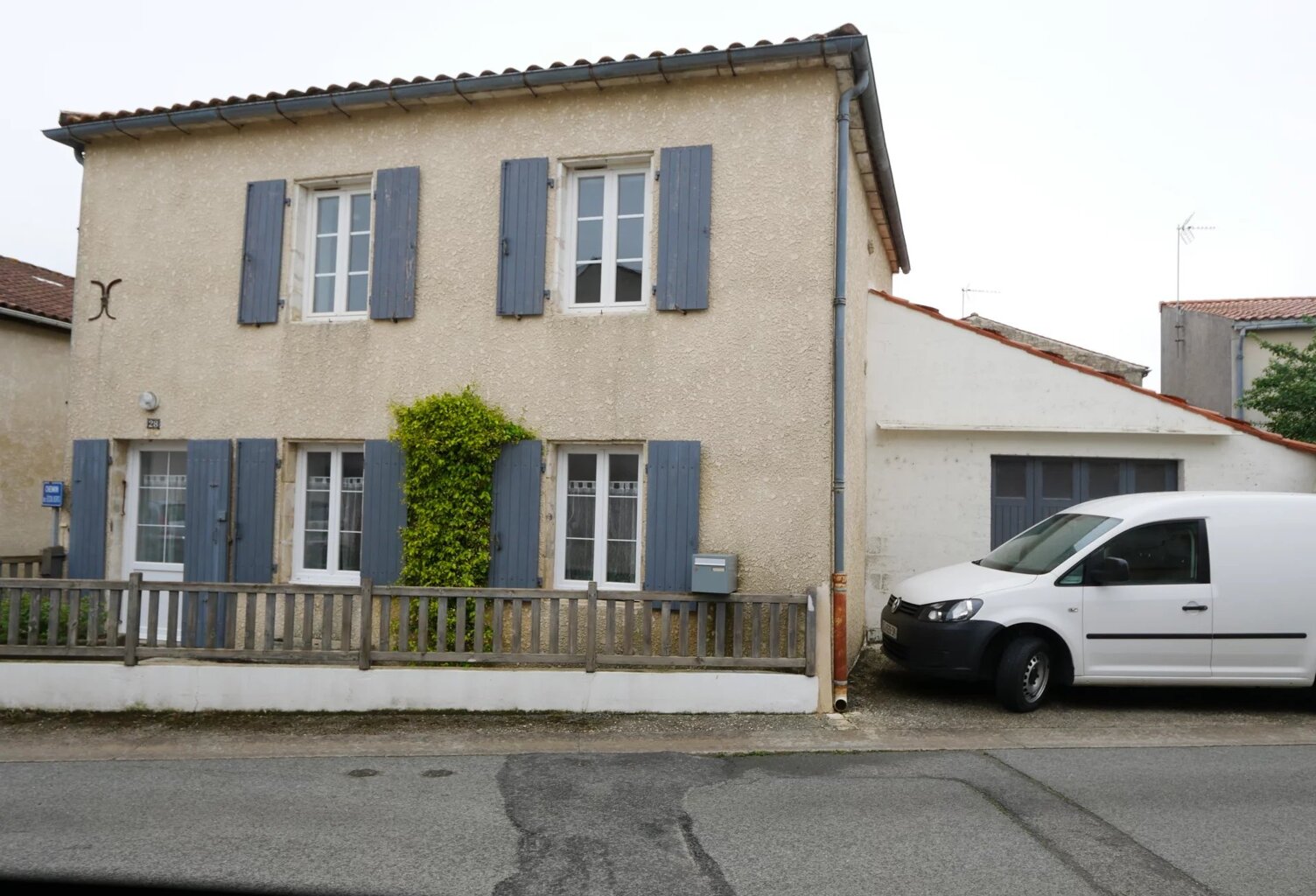 AIGREFEUILLE D AUNIS — photo 1