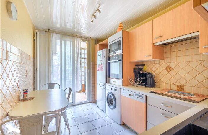 Vente appartement 4 pièces 69 m² Saint-Fons (69190) — photo 2