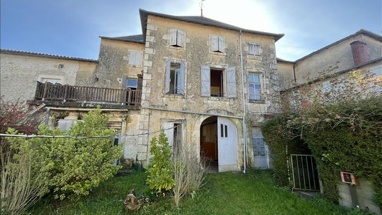 maison 9 pièces 265 m2 à vendre à Villefagnan (16240)