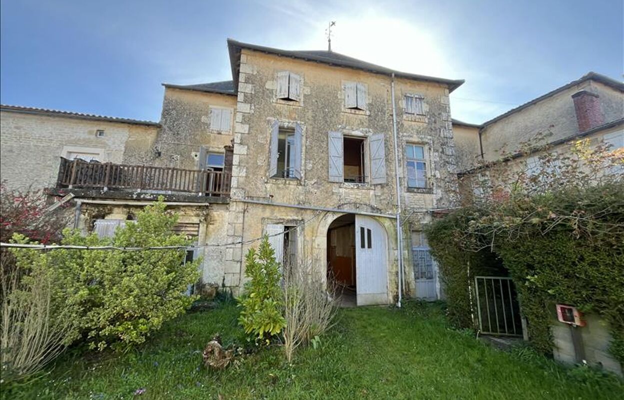 maison 9 pièces 265 m2 à vendre à Villefagnan (16240)