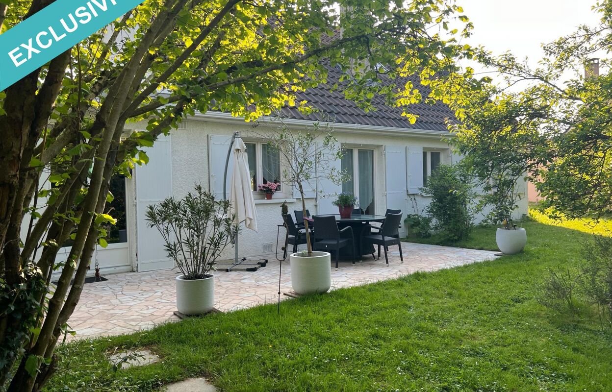 maison 6 pièces 136 m2 à vendre à Le Mesnil-Saint-Denis (78320)