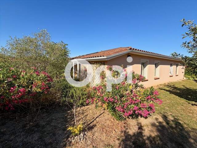 Maison de plain pied proche du centre avec véranda, cellier et garage — photo du bien