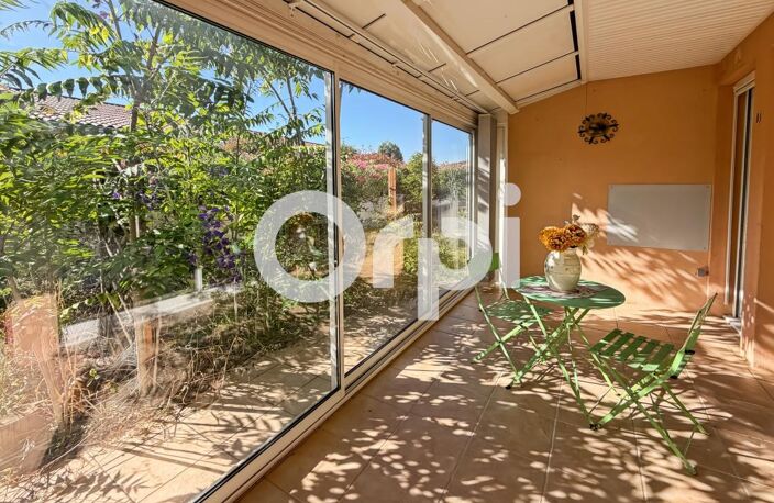 Maison de plain pied proche du centre avec véranda, cellier et garage — photo 2