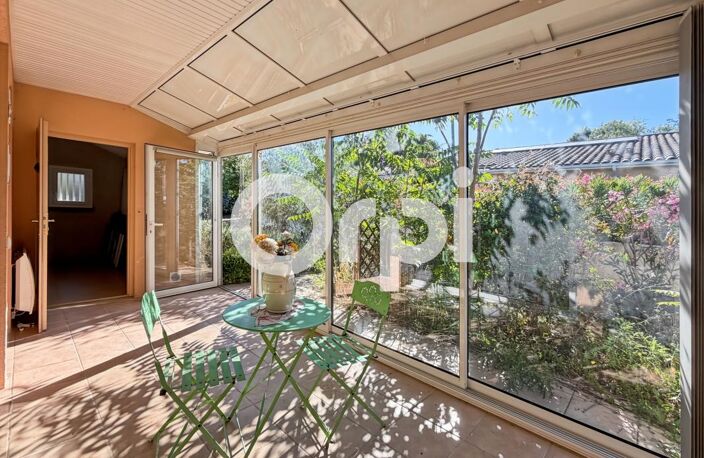 Maison de plain pied proche du centre avec véranda, cellier et garage — photo 3