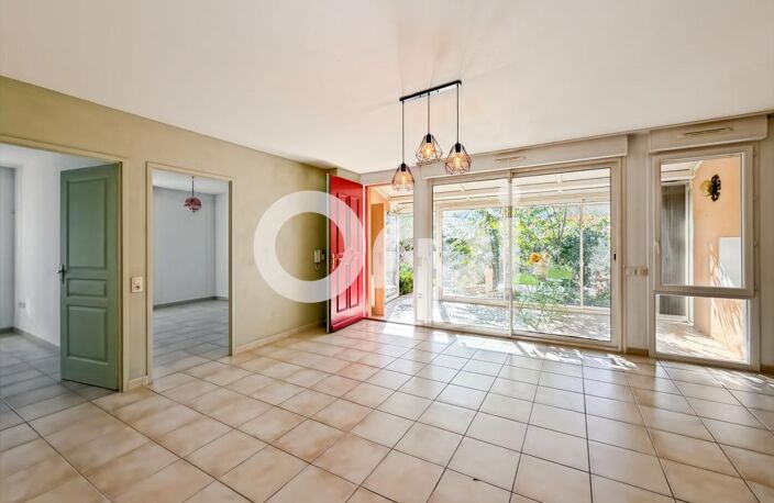 Maison de plain pied proche du centre avec véranda, cellier et garage — photo 4