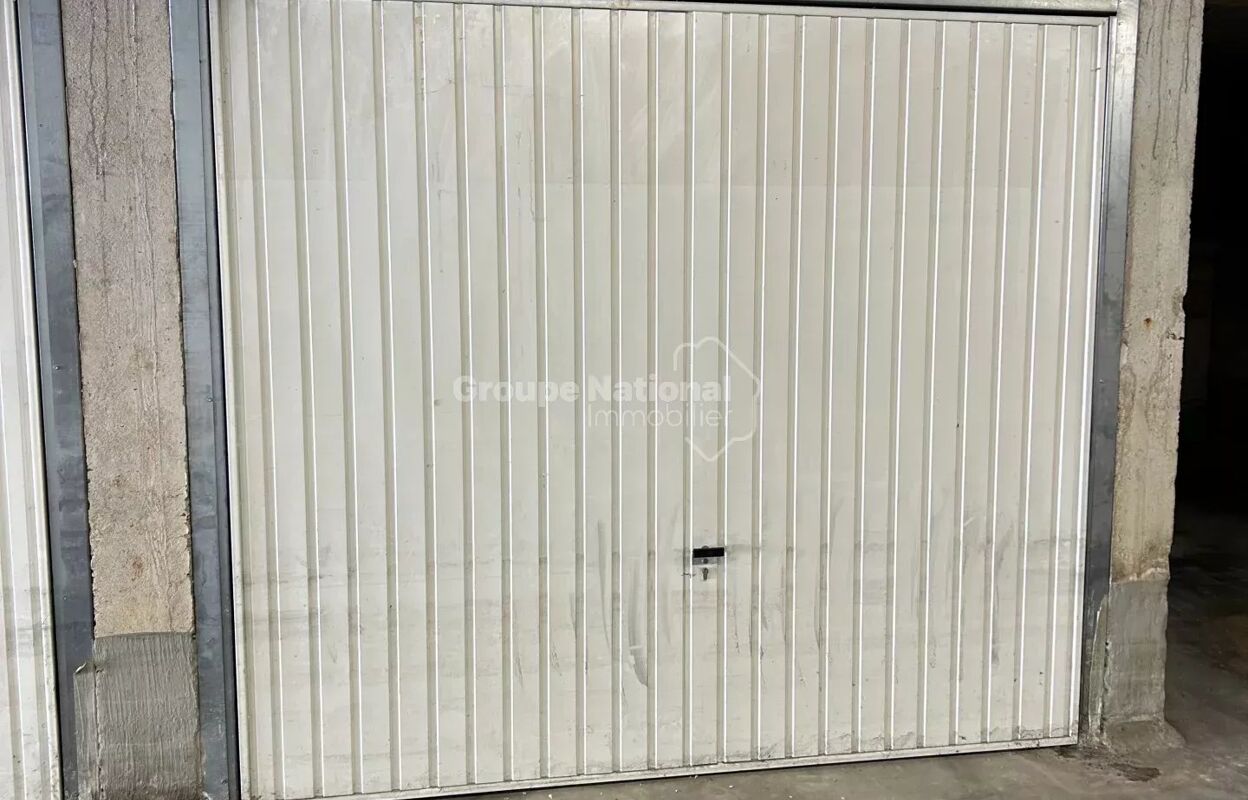 garage  pièces 15 m2 à louer à Salon-de-Provence (13300)