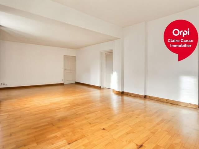 Appartement À Vendre hyper centre Castres avec parking et terrasse — photo du bien