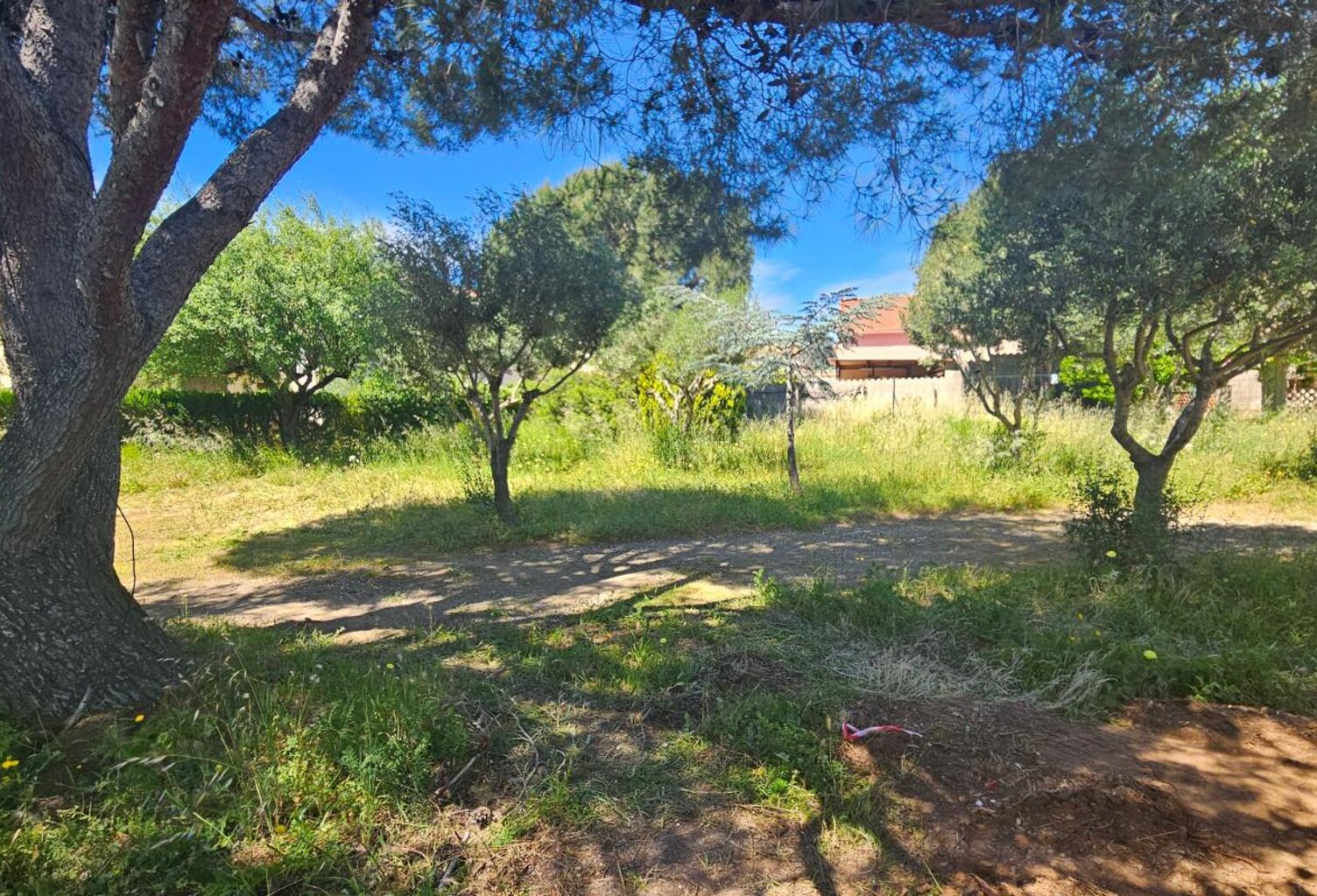 Terrain constructible à vendre à Mar Vivo 83500 (emprise 0.25 R+1)au calme et proche de toutes les commodités — photo 1