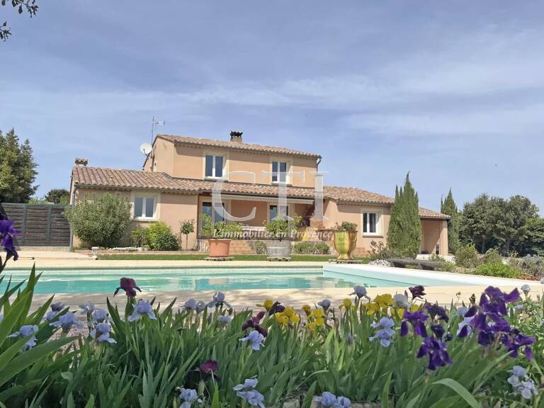 Élégante villa provençale avec piscine et vues majestueuses — photo 1