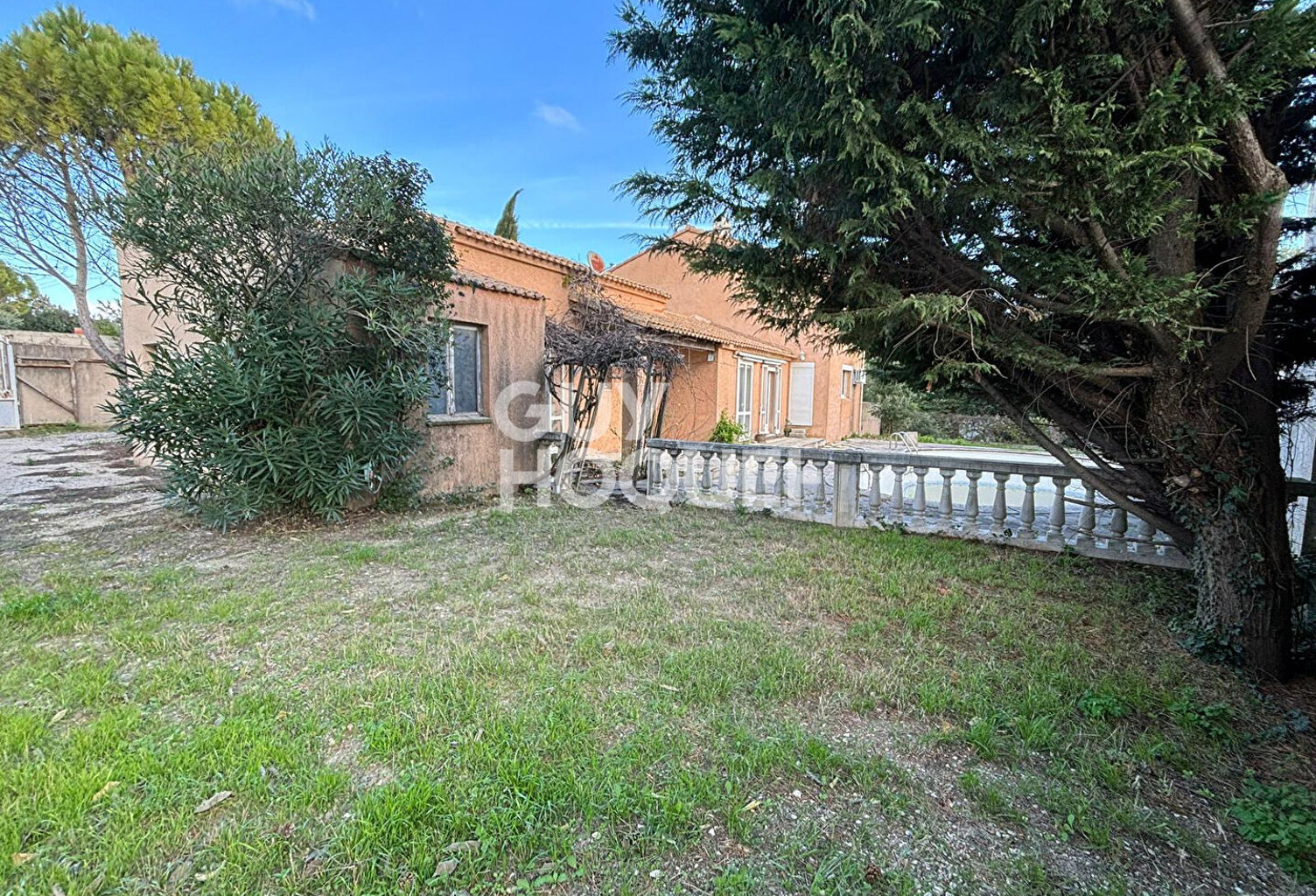 Maison d'environ 190 m²  sur 738 m² à vendre à SAUVETERRE — photo 1