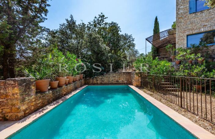 Maison en pierre avec piscine et vue panoramique — photo 2