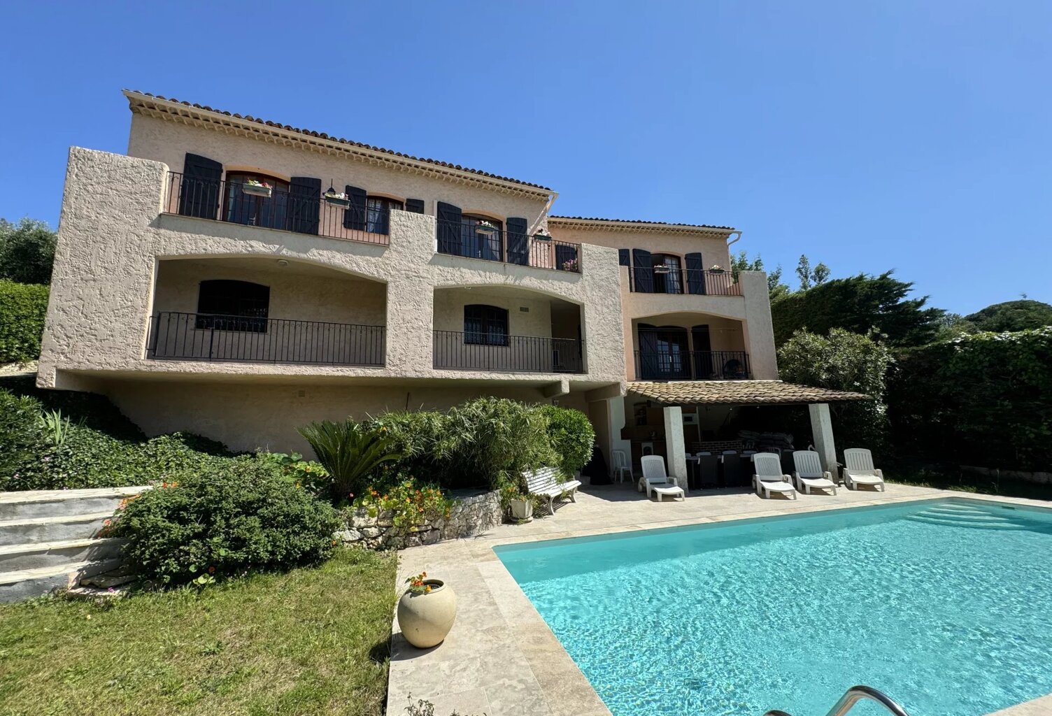 SUPER CANNES – ÉLÉGANTE VILLA 5 PIÈCES AVEC PISCINE ET VUE PANOR — photo 1