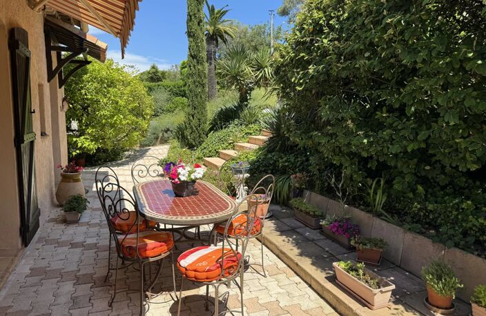 SUPER CANNES – ÉLÉGANTE VILLA 5 PIÈCES AVEC PISCINE ET VUE PANOR — photo 3