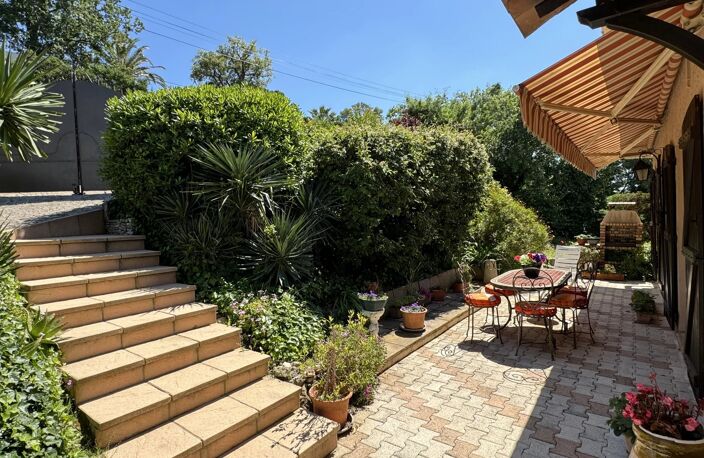 SUPER CANNES – ÉLÉGANTE VILLA 5 PIÈCES AVEC PISCINE ET VUE PANOR — photo 5