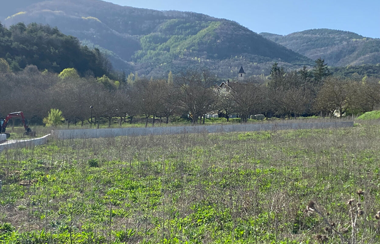 terrain  pièces 740 m2 à vendre à Saint-Étienne-le-Laus (05130)