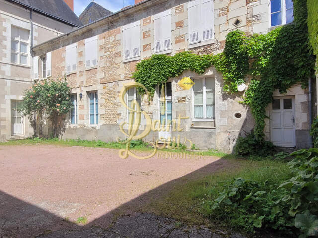 DEMI HOTEL PARTICULIER DU XVIIème 5 CHAMBRES, DEPENDANCES ET — photo du bien