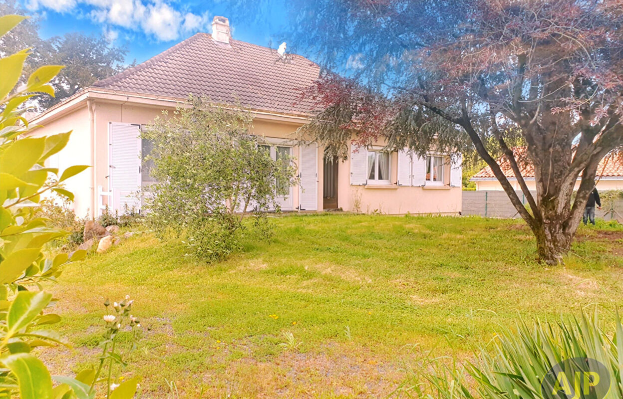 maison 5 pièces 130 m2 à vendre à Montaigu-Vendée (85600)